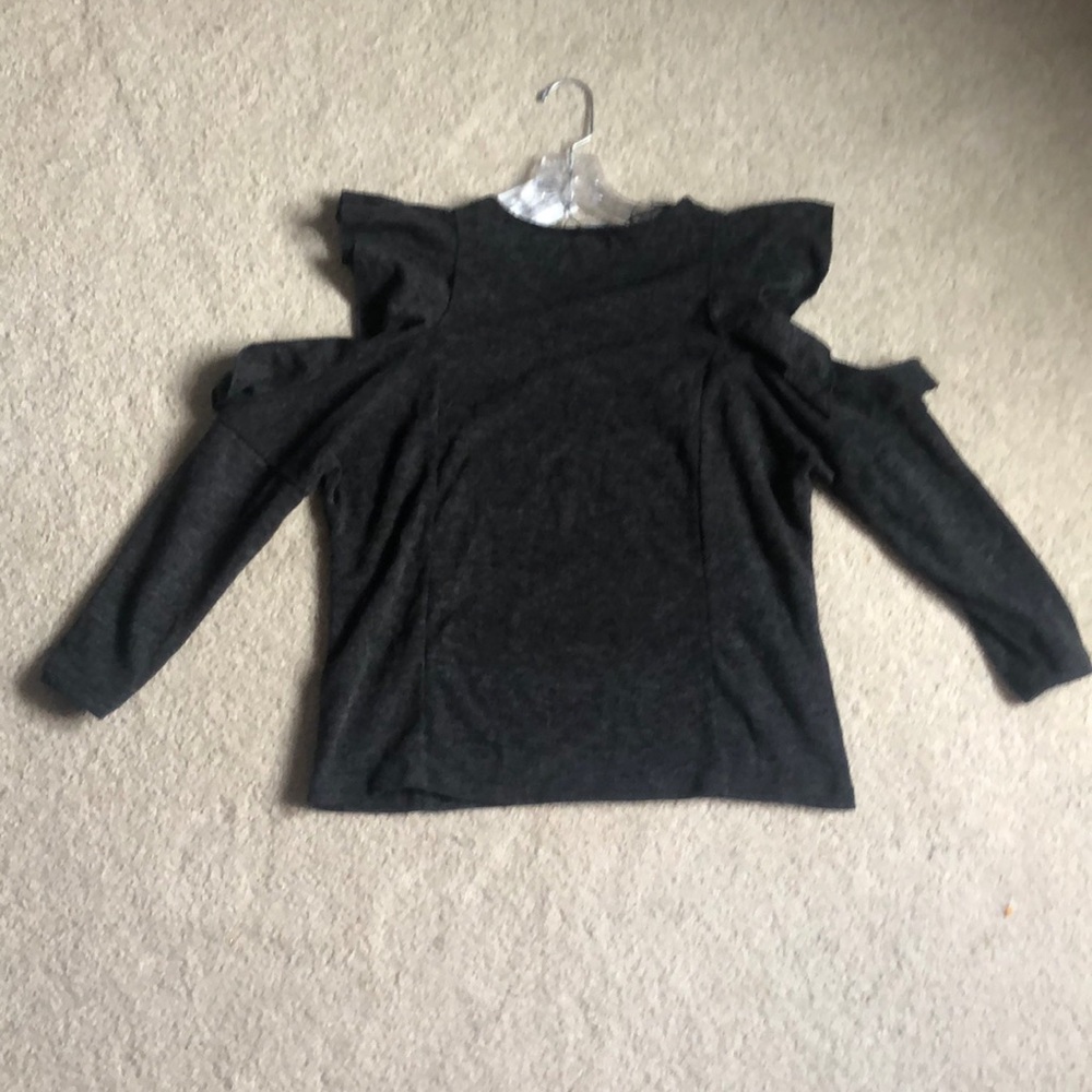 Cold shoulder sweater - Picture 2 of 4
